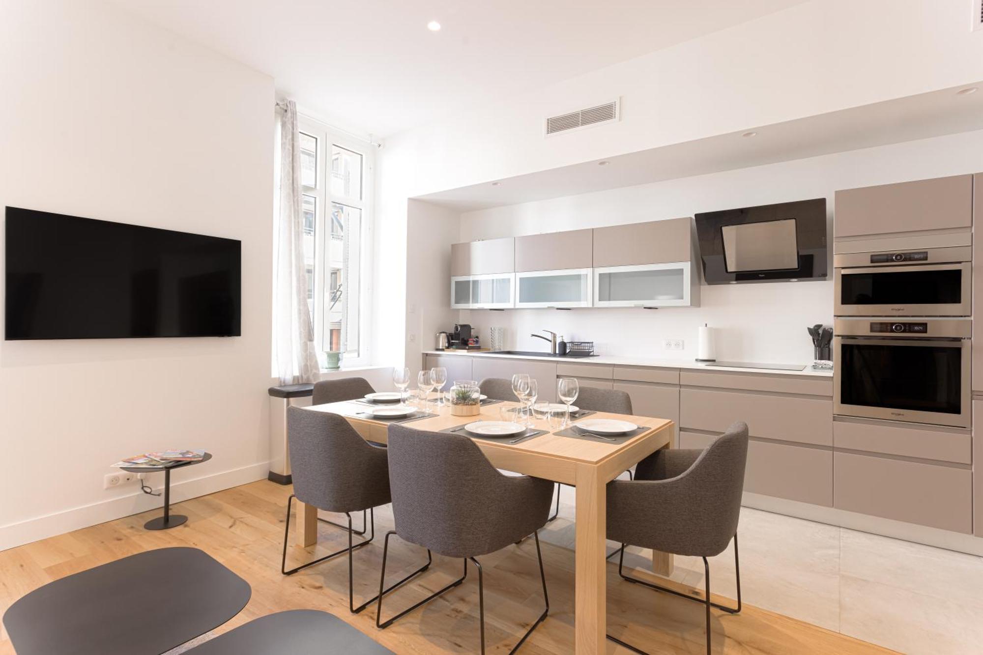 Appartement L'elegance Rue D'antibes - Palais & Plages - 200 M Croisette - Parking Prive - Clim - Wifi