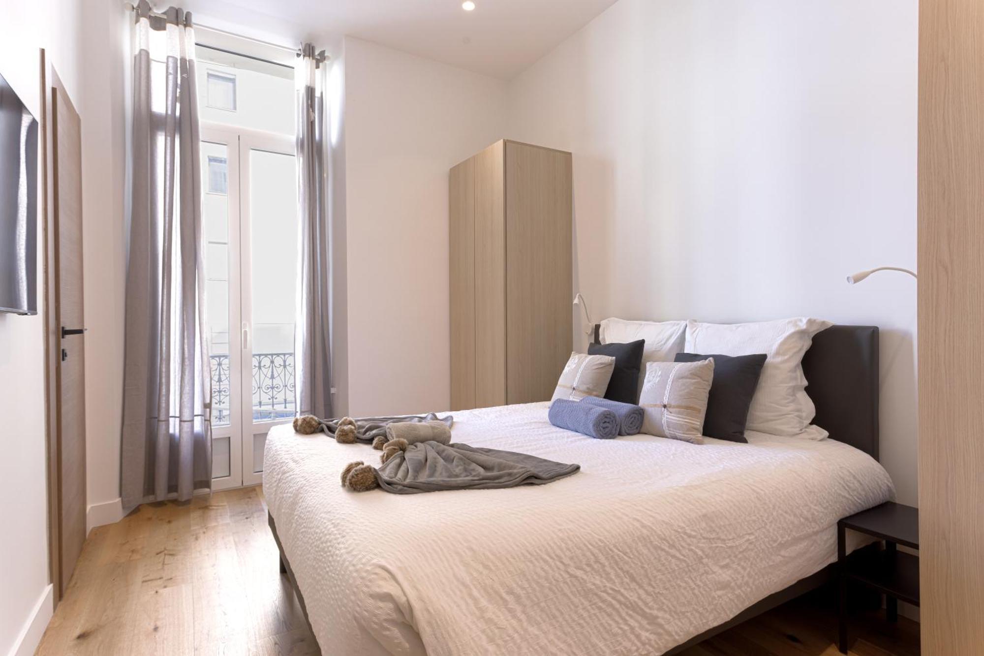 Appartement L'elegance Rue D'antibes - Palais & Plages - 200 M Croisette - Parking Prive - Clim - Wifi *