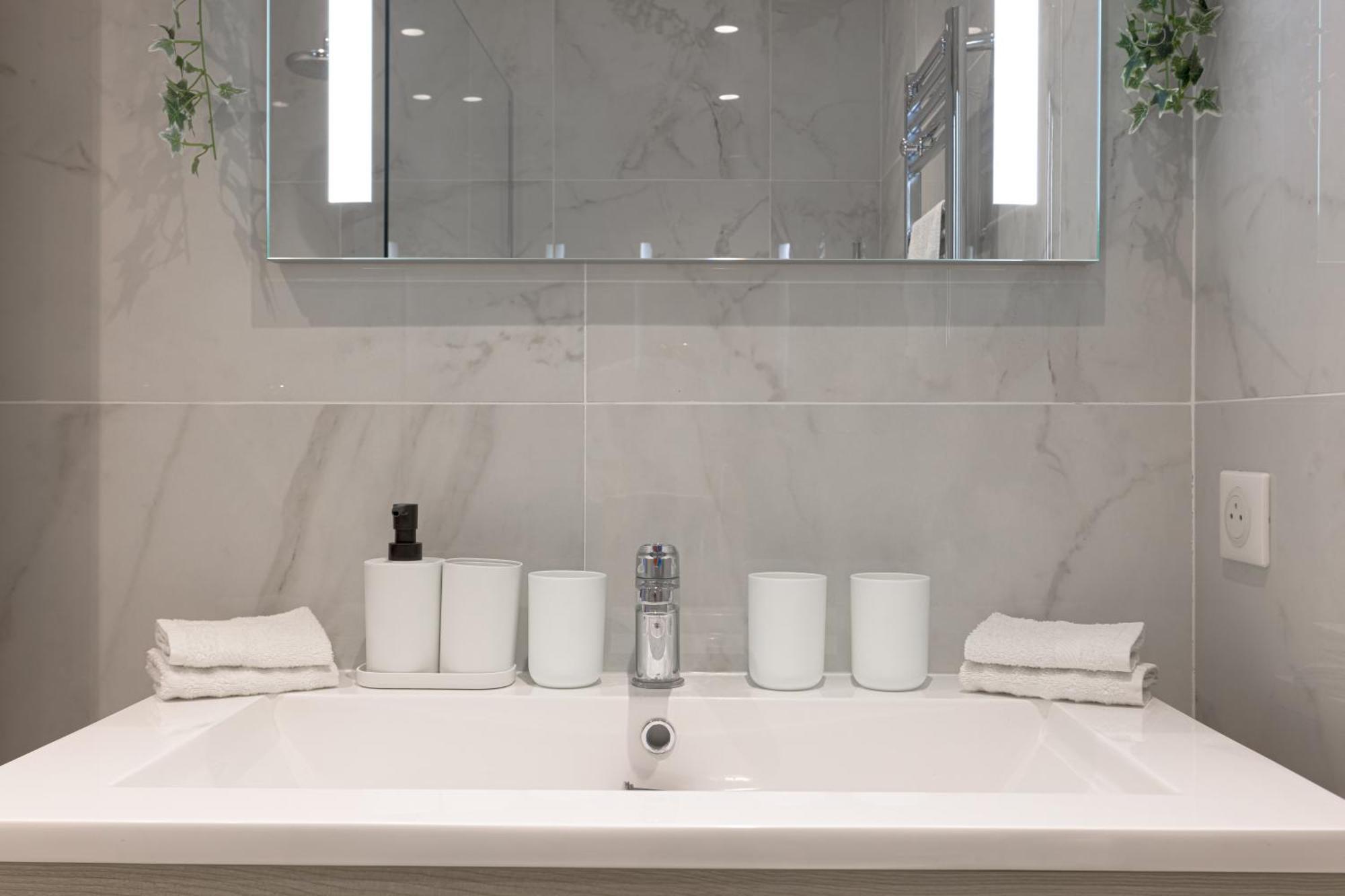 L'elegance Rue D'antibes - Palais & Plages - 200 M Croisette - Parking Prive - Clim - Wifi Appartement *