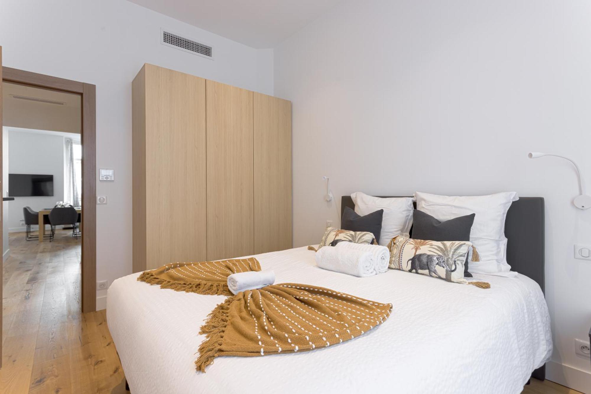 Appartement L'elegance Rue D'antibes - Palais & Plages - 200 M Croisette - Parking Prive - Clim - Wifi *