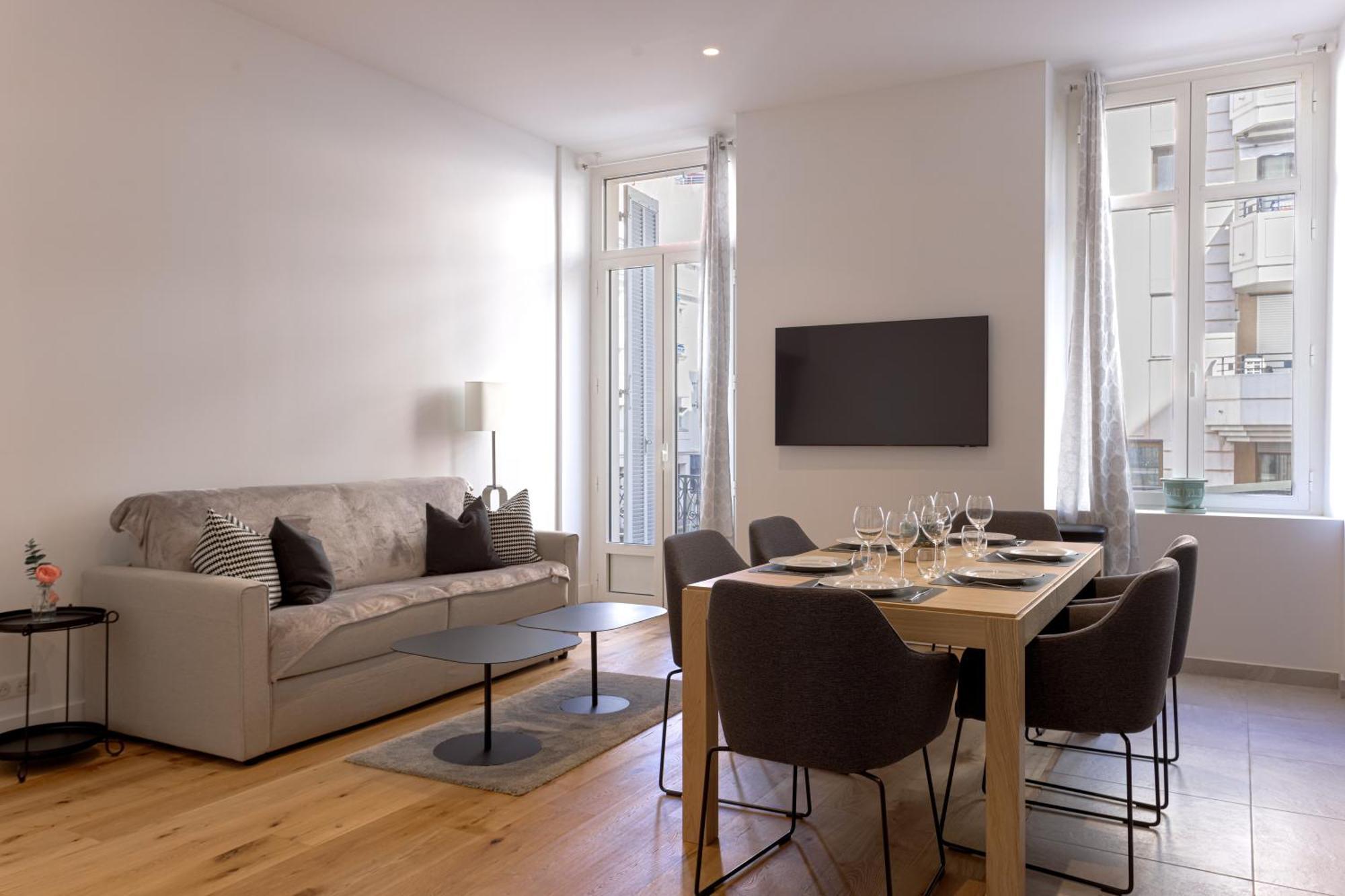 Appartement L'elegance Rue D'antibes - Palais & Plages - 200 M Croisette - Parking Prive - Clim - Wifi