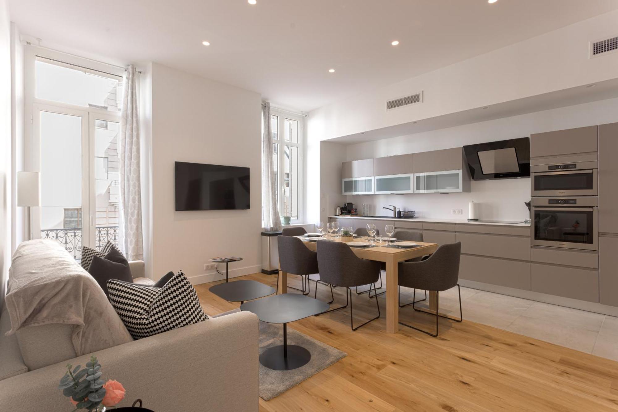 Appartement L'elegance Rue D'antibes - Palais & Plages - 200 M Croisette - Parking Prive - Clim - Wifi *